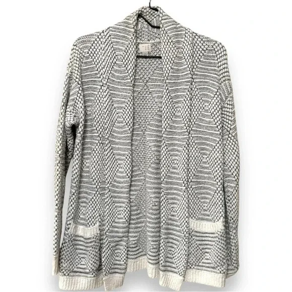 A New Day Cozy Gray and White Geometric Pattern Print Relaxed Fit Open Cardigan - Picture 2 of 16